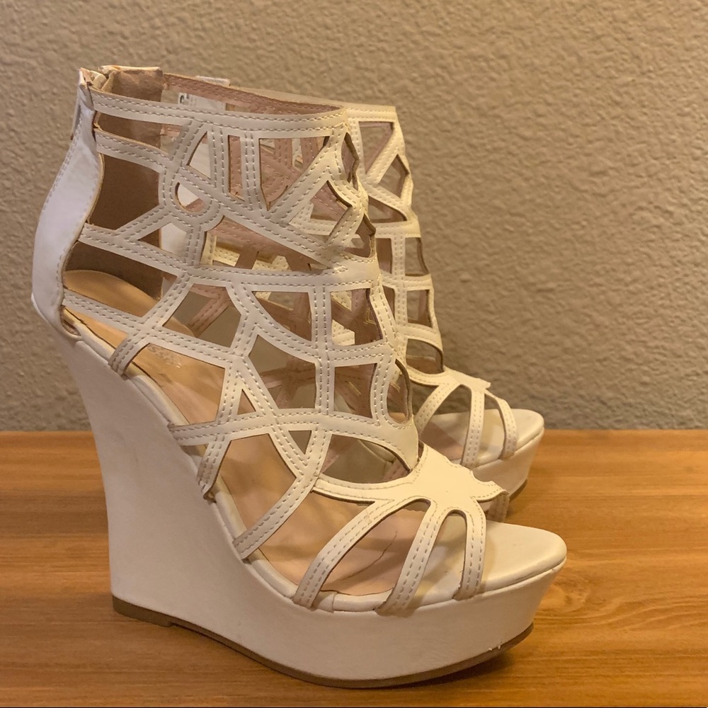 White Wedges